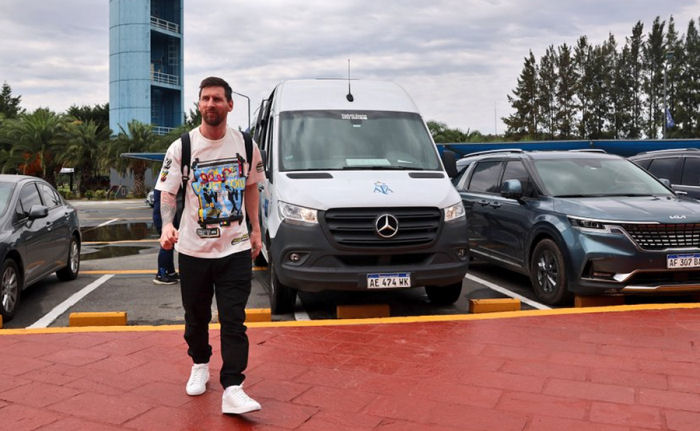 Messi arriving to Argentina